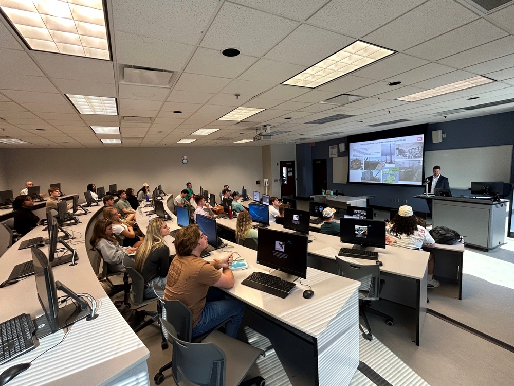 Real Estate Division Members Visit Middle Tennessee State University