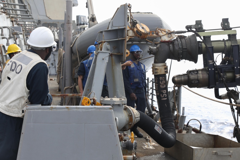 USS Ramage Conducts Underway Replenishment