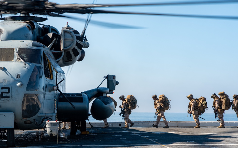 15th MEU Lifts Off