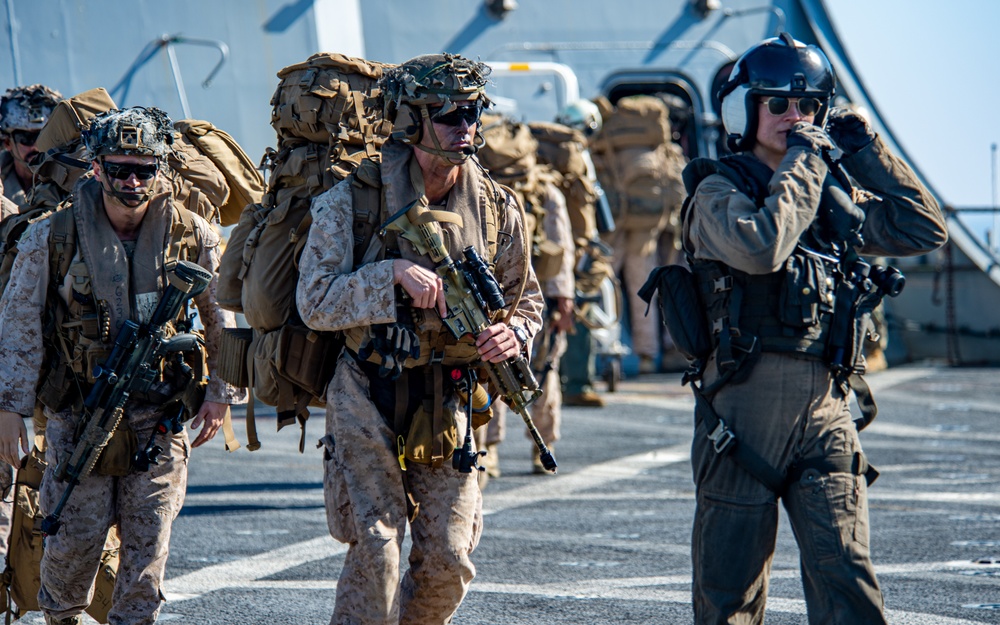 15th MEU Lifts Off