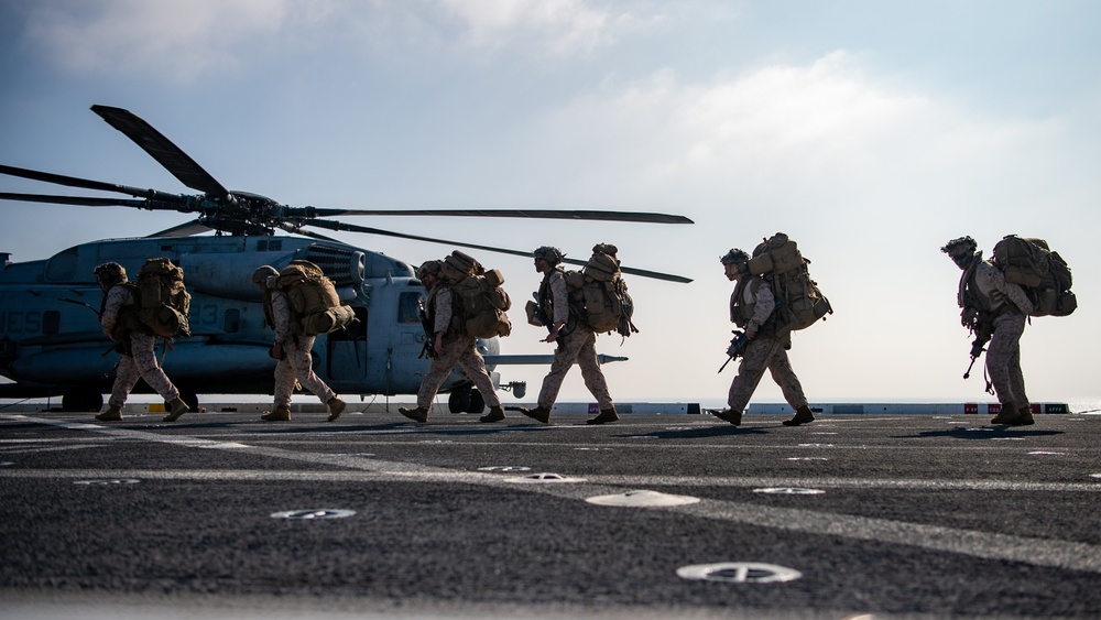 15th MEU Lifts Off