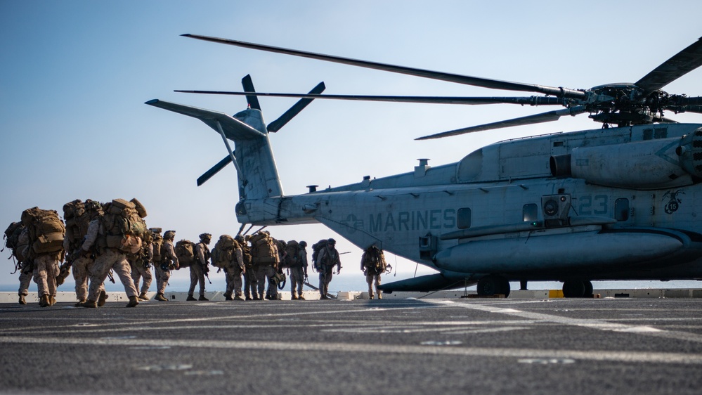 15th MEU Lifts Off