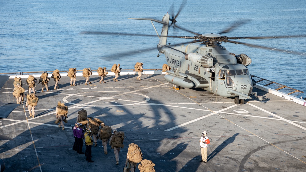 15th MEU Lifts Off