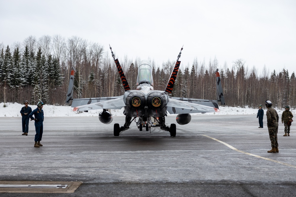 Freezing Winds 23: Towing F/A-18 Hornets in the snow