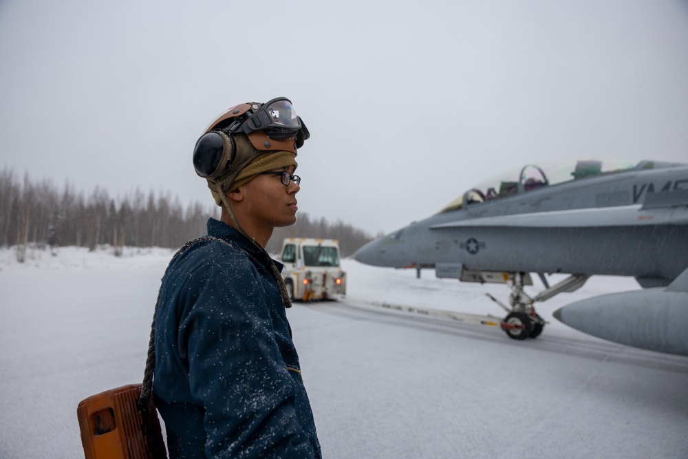 Freezing Winds 23: Towing F/A-18 Hornets in the snow