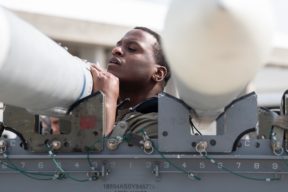 Kadena weapon loaders face off