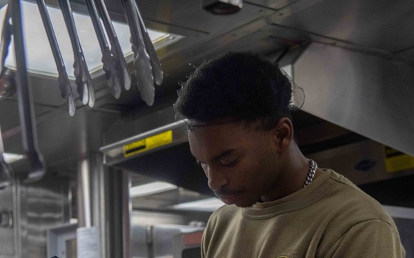 USS Daniel Inouye Nov. 5