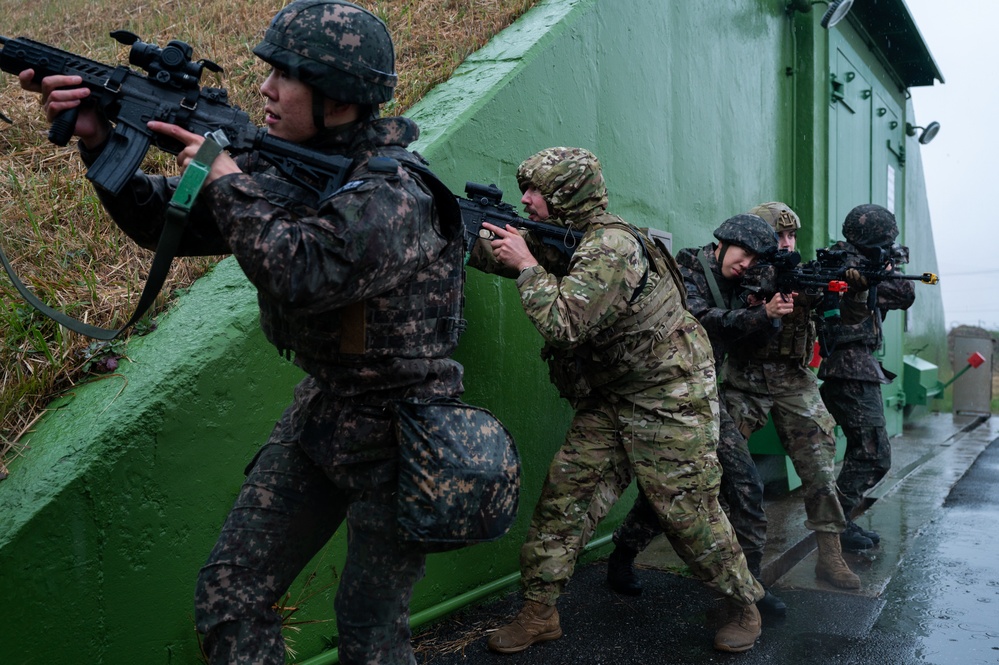 8th SFS, ROK Airmen hone combined anti-terrorism response