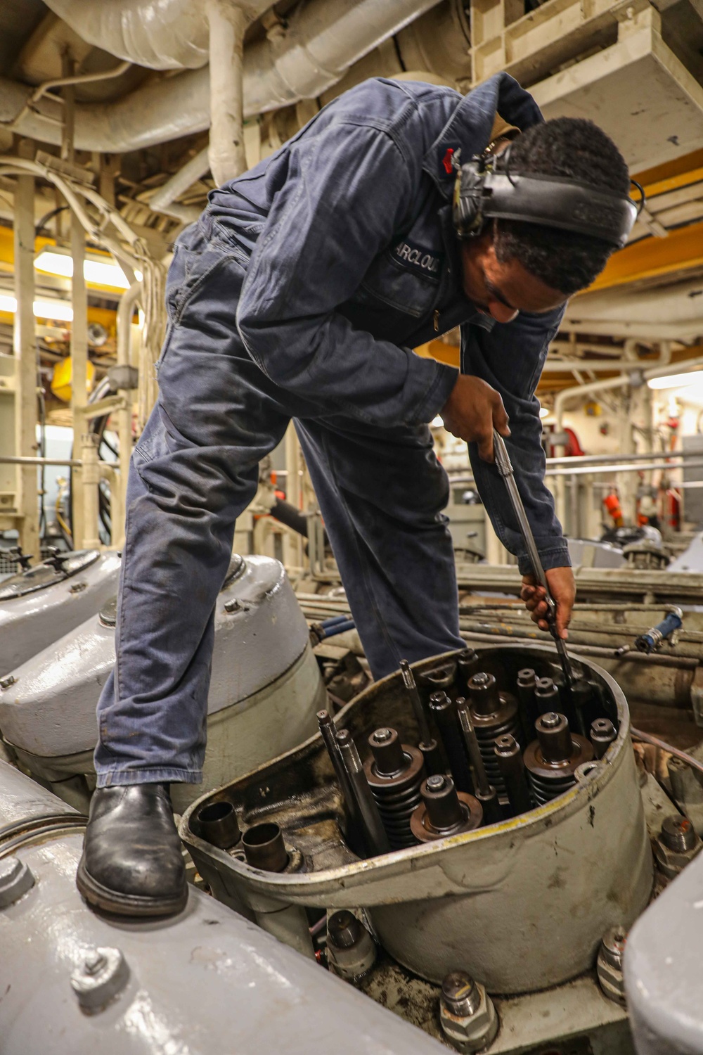 USS Carter Hall (LSD 50) Conducts Maintenance Repairs, Nov. 14, 2023