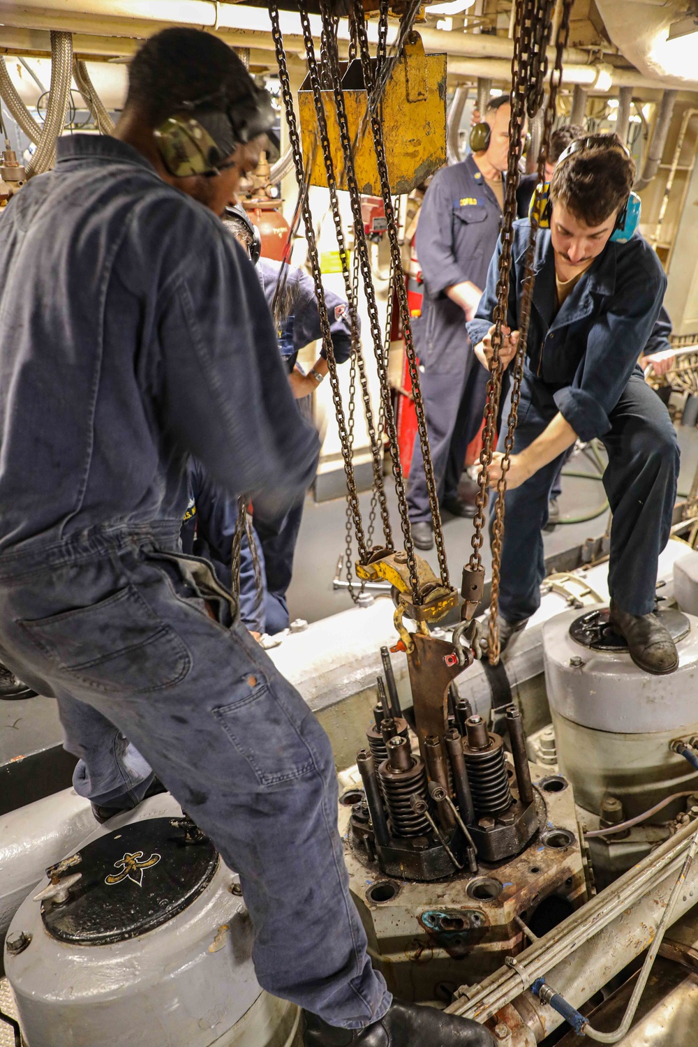 USS Carter Hall (LSD 50) Conducts Maintenance Repairs, Nov. 14, 2023