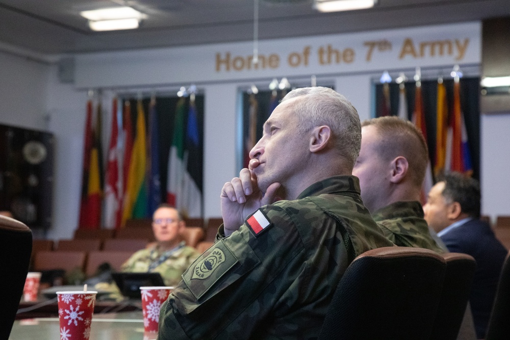 Polish GENCOM visits 7ATC