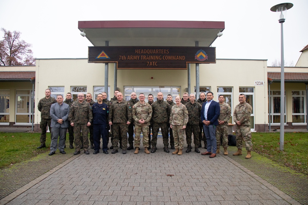 Polish GENCOM visits 7ATC