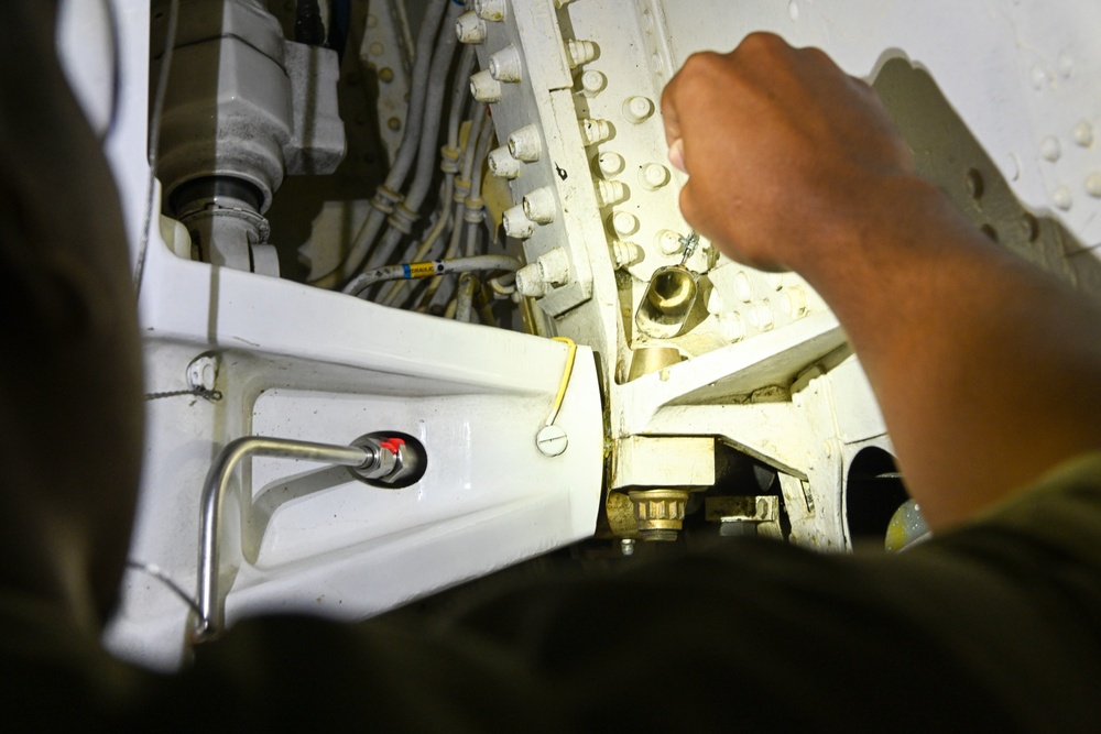 MacDill after-dark: Maintainers move after midnight