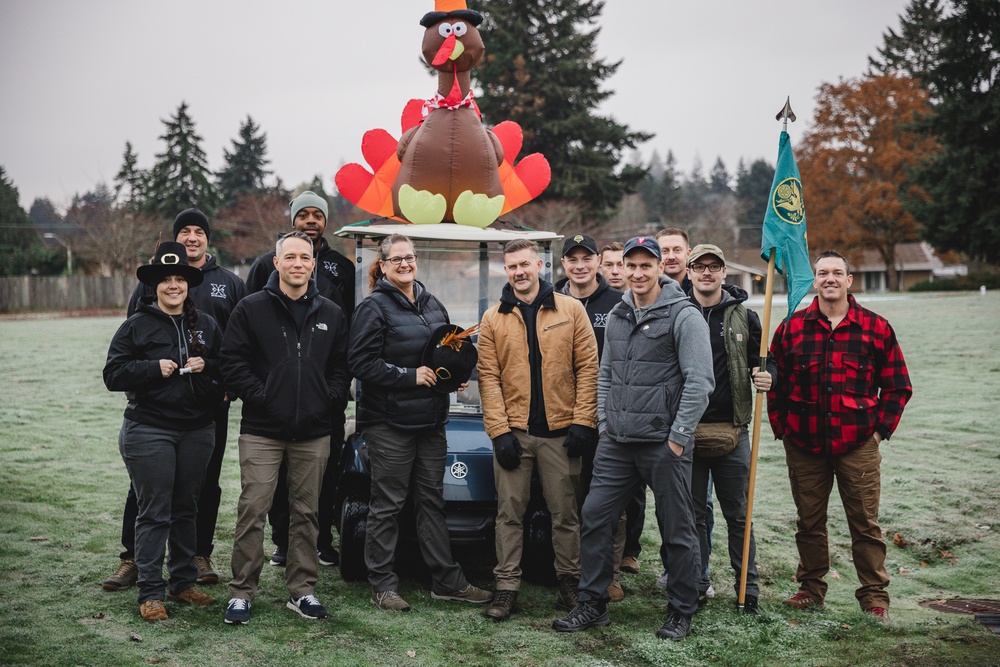 10th Civil Support Team, Joint Base Lewis McChord Red Cross and Loaves &amp; Fishes deliver Thanksgiving meals