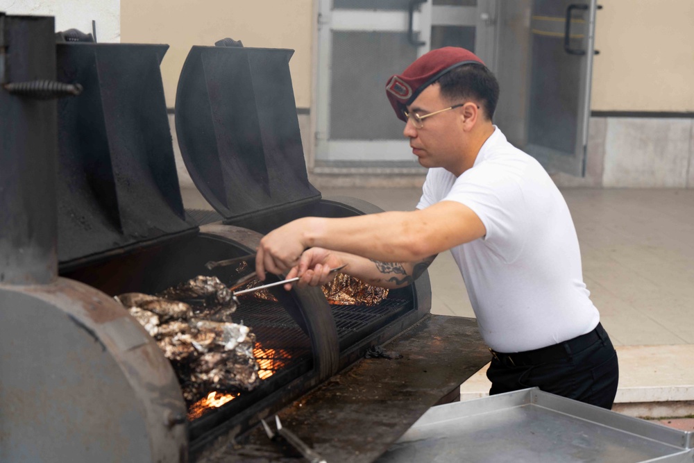 Caserma Ederle Curry Dining Facility hosts Thanksgiving meal