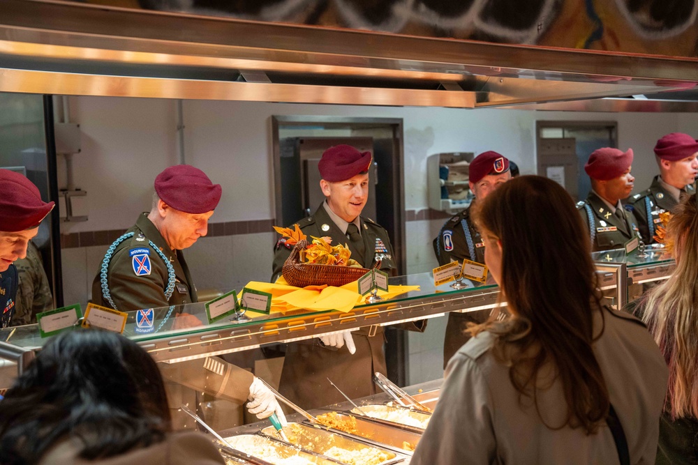 Caserma Ederle Curry Dining Facility hosts Thanksgiving meal