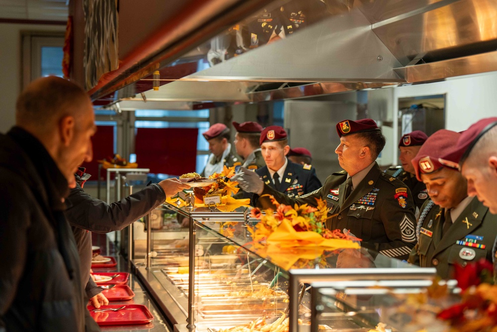 Caserma Ederle Curry Dining Facility hosts Thanksgiving meal