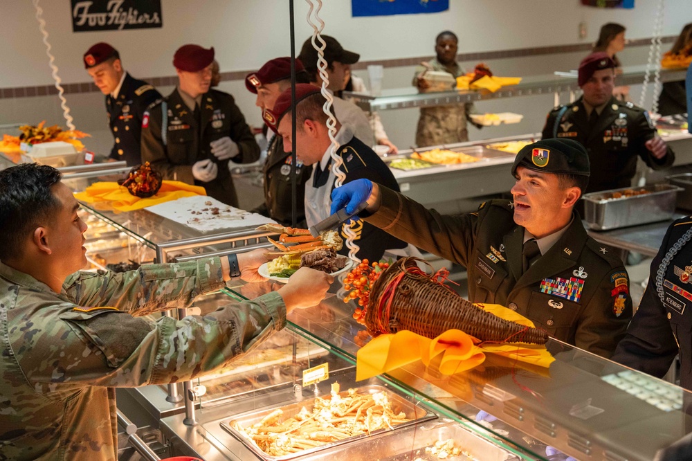 Caserma Ederle Curry Dining Facility hosts Thanksgiving Meal