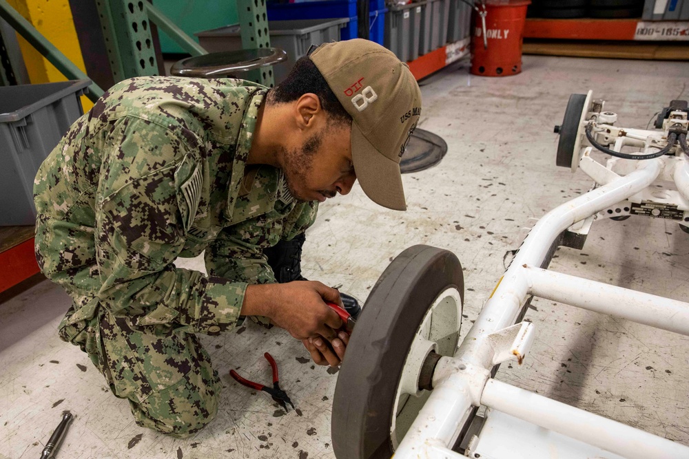 Makin Island AIMD Conducts Support Equipment Breakdown and Buildup