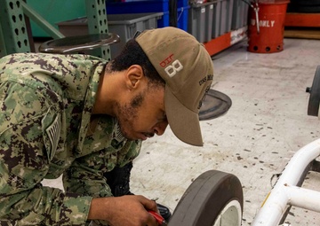 Makin Island AIMD Conducts Support Equipment Breakdown and Buildup