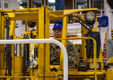 Makin Island AIMD Conducts Support Equipment Breakdown and Buildup