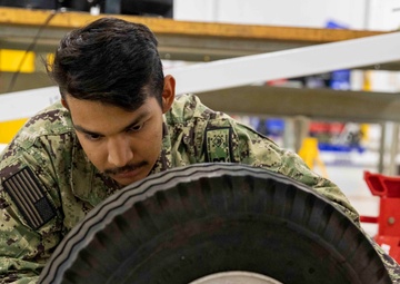 Makin Island AIMD Conducts Support Equipment Breakdown and Buildup