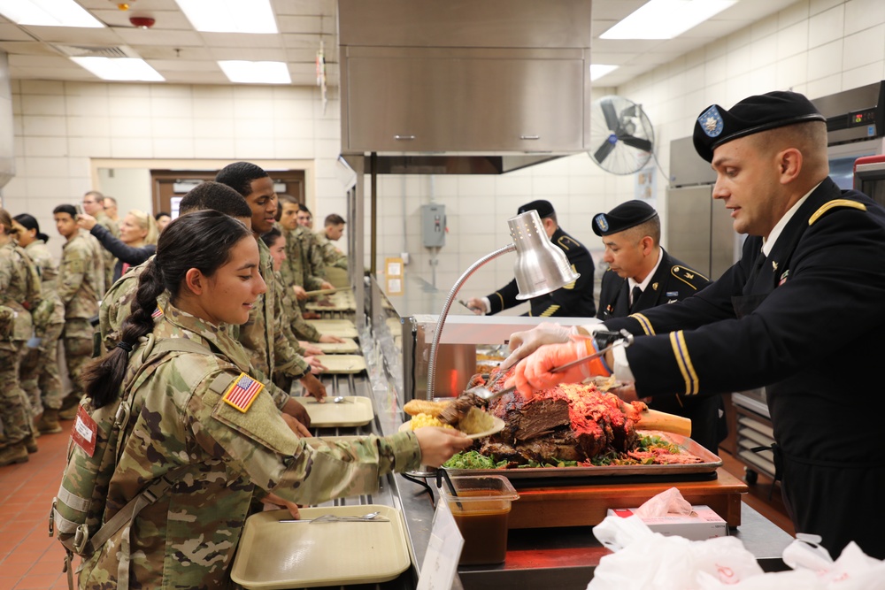 USAACE Leaders Serve Thanksgiving Meal