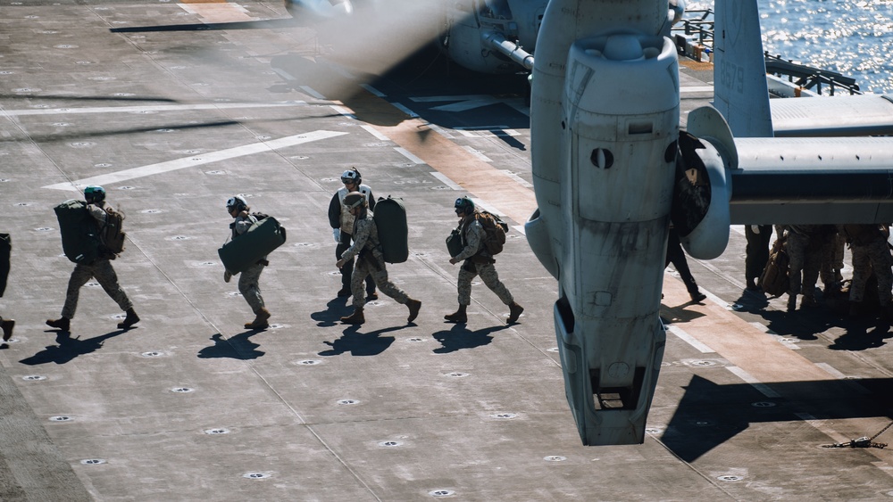 On Deck: VMM-165 Maneuvers the Force while Underway