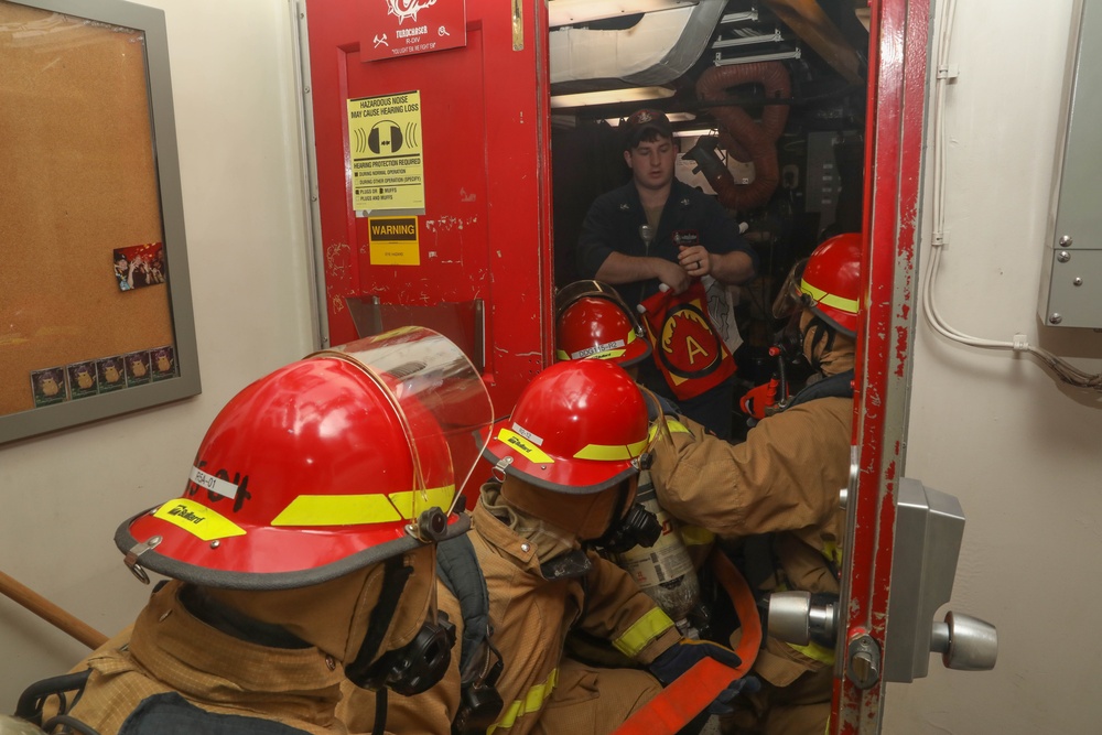 Sailors aboard the USS Rafael Peralta (DDG 115) conduct a fire drill