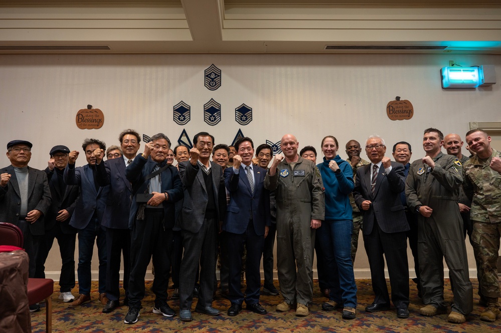 Korean-American Gunsan Alliance hosts annual Thanksgiving meal for Wolf Pack