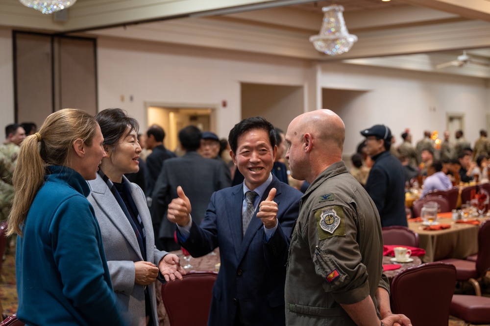 Korean-American Gunsan Alliance hosts annual Thanksgiving meal for Wolf Pack