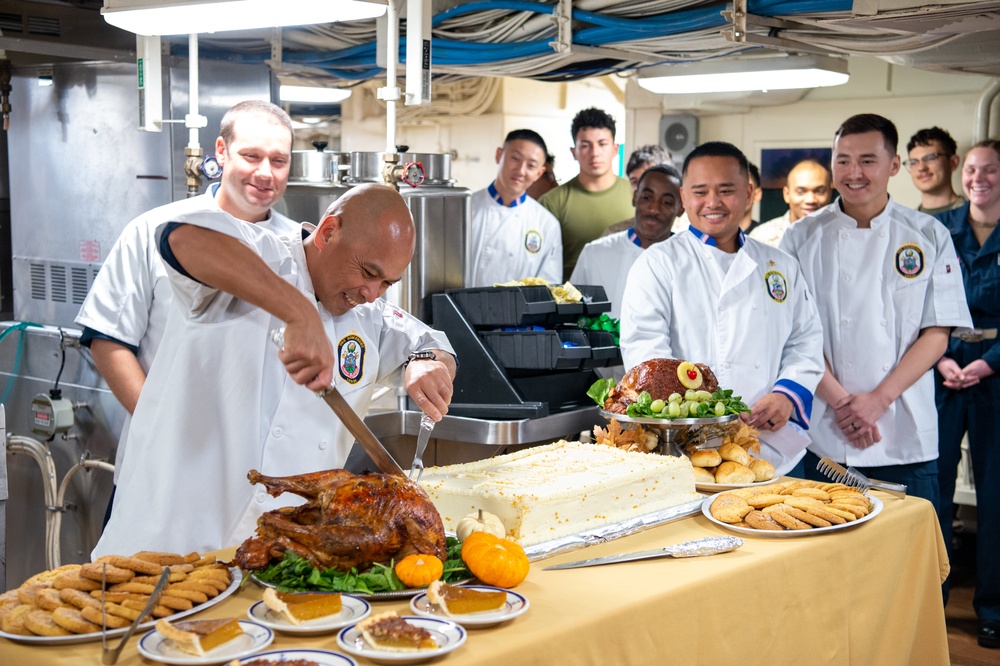 USS Somerset Celebrates Thanksgiving Early