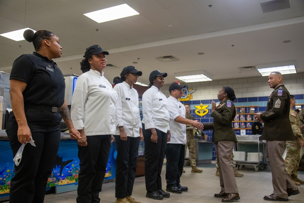 Culinary Specialists receive recognition from the 10th DSB Commander