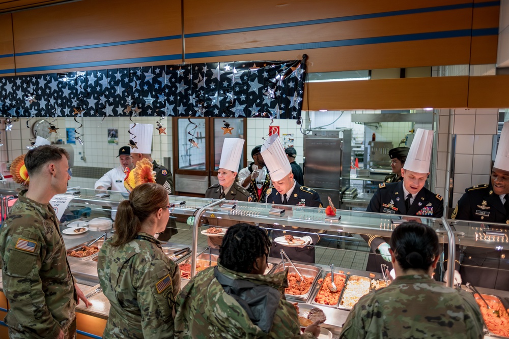 U.S. Army Reserve Senior Leaders Serve Soldiers a Holiday Meal