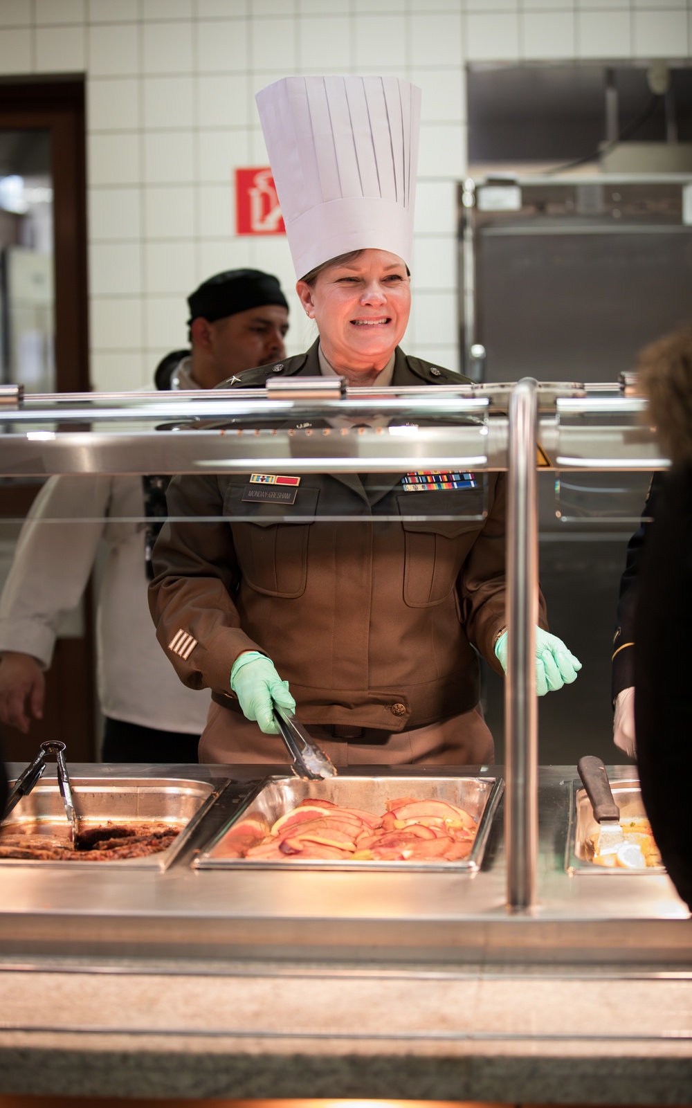 U.S. Army Reserve Senior Leaders Serve Soldiers a Holiday Meal