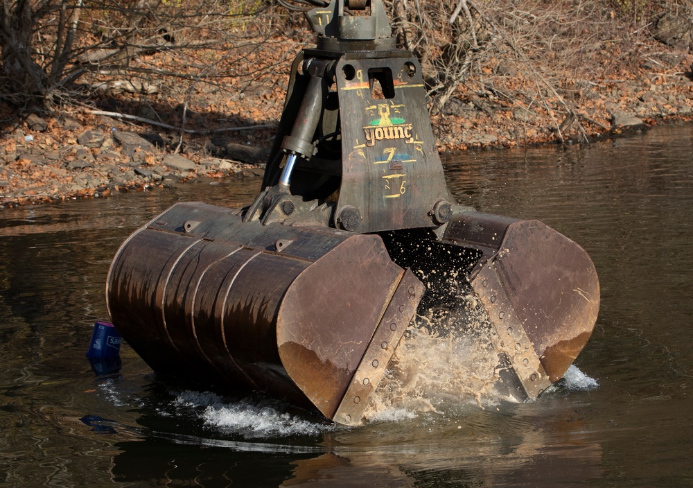 We Will Rock You: Pittsburgh District sinks stones into Monongahela River to raise fish habitats