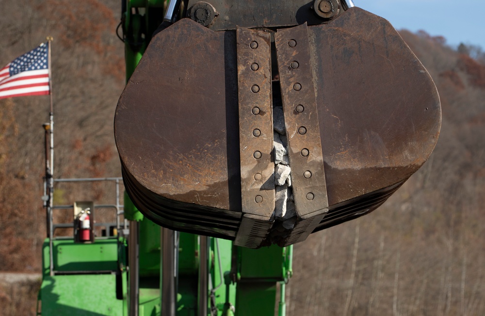 We Will Rock You: Pittsburgh District sinks stones into Monongahela River to raise fish habitats