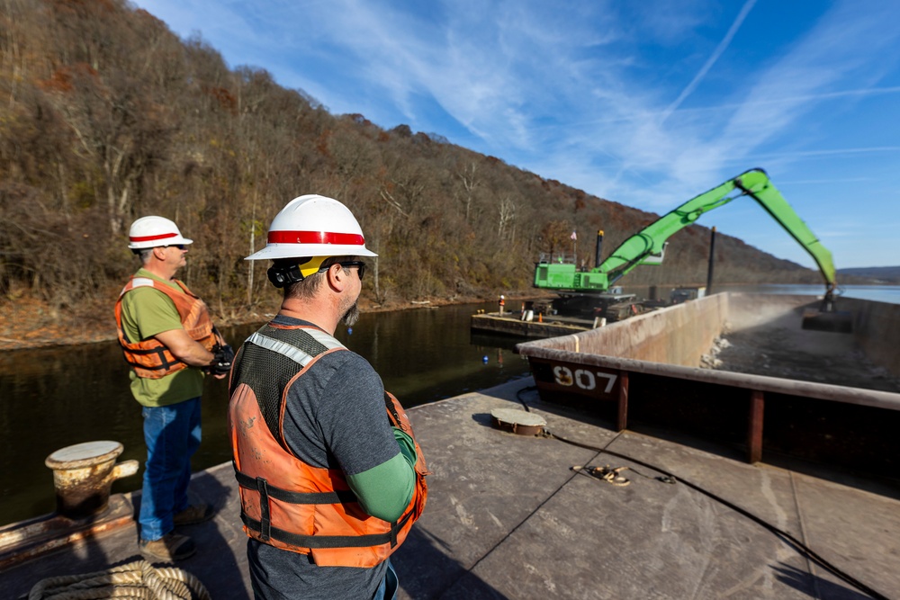 We Will Rock You: Pittsburgh District sinks stones into Monongahela River to raise fish habitats