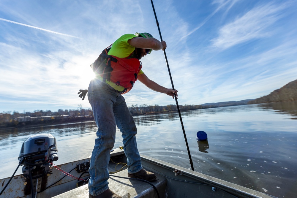 We Will Rock You: Pittsburgh District sinks stones into Monongahela River to raise fish habitats