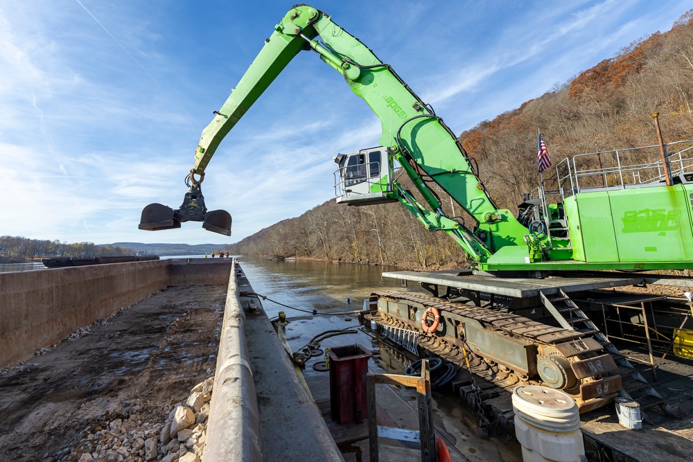 We Will Rock You: Pittsburgh District sinks stones into Monongahela River to raise fish habitats