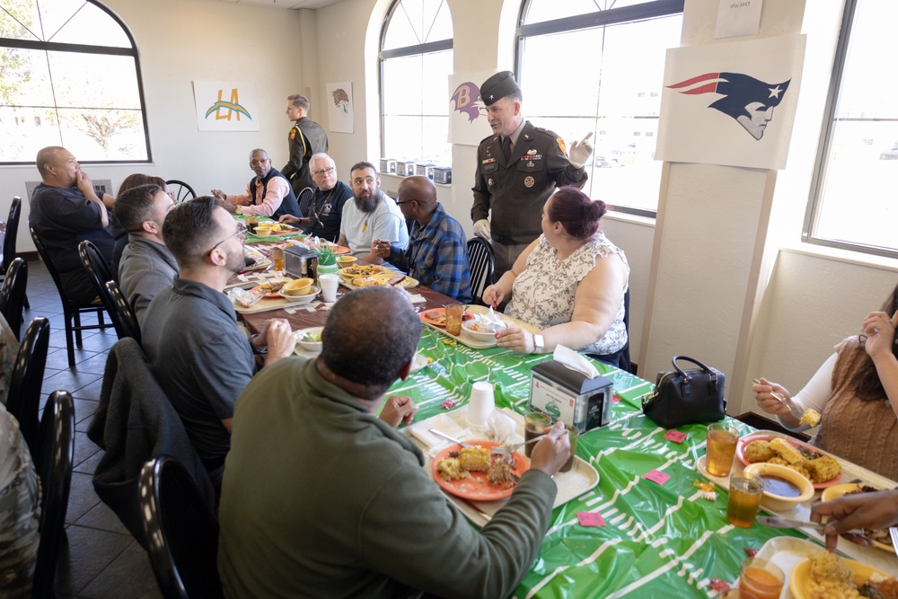 U.S. Army Field Artillery Commandant Team Serves Thanksgiving Dinner