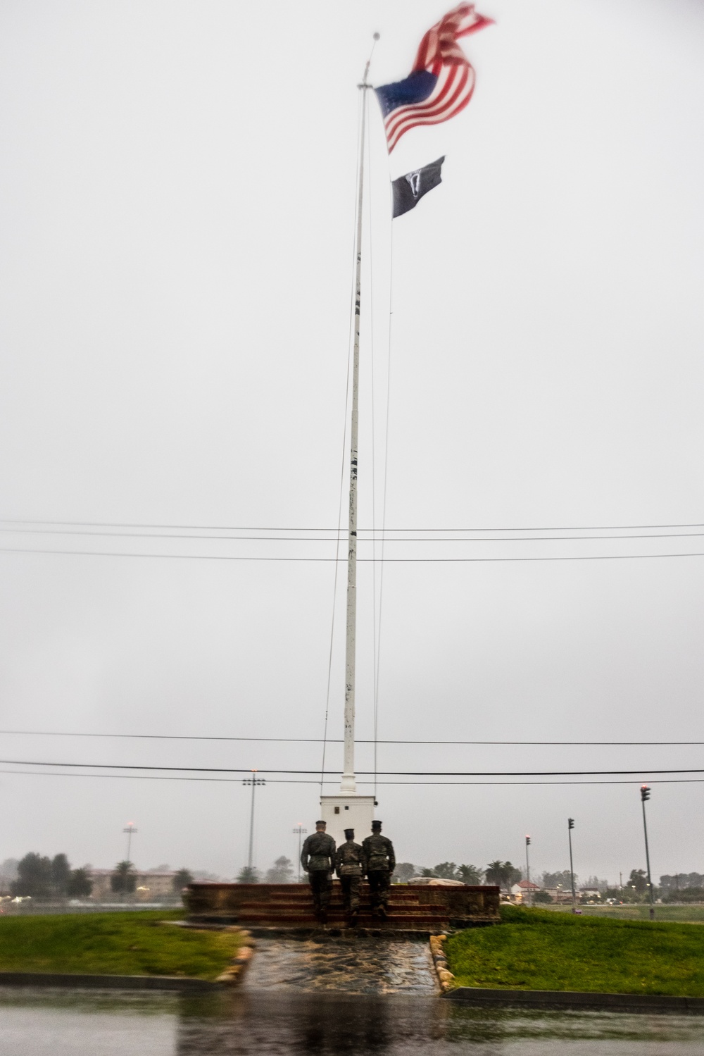 1st MARDIV lowers colors at historic headquarters, raises colors at new command post