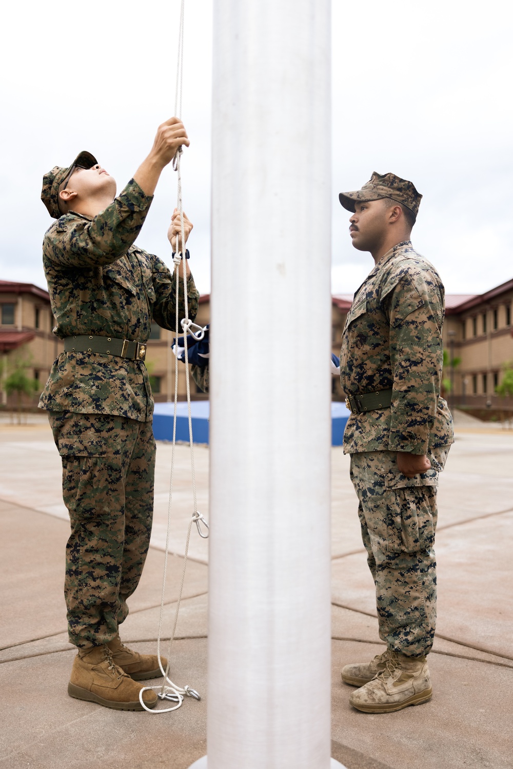 1st MARDIV lowers colors at historic headquarters, raises colors at new command post