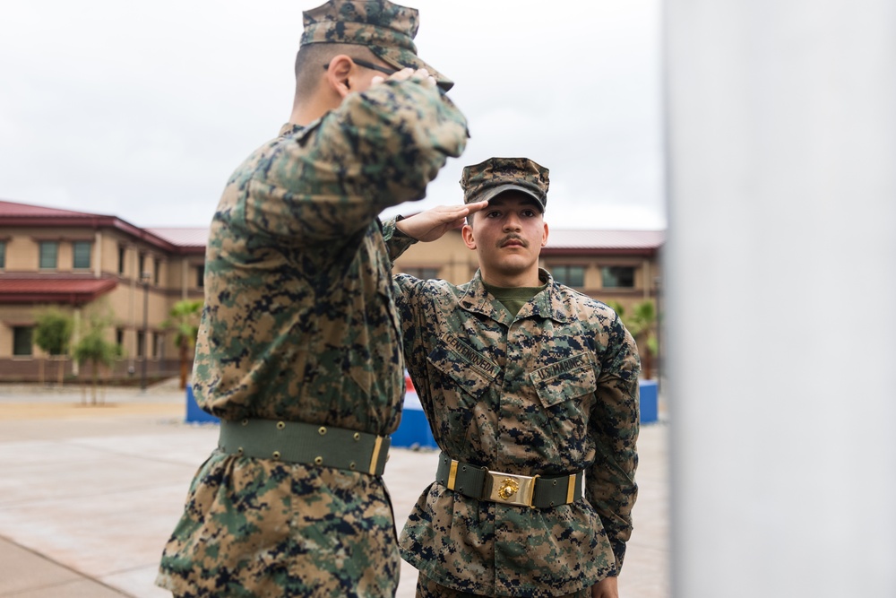 1st MARDIV lowers colors at historic headquarters, raises colors at new command post