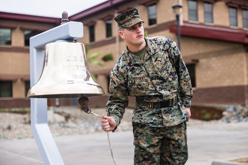 1st MARDIV lowers colors at historic headquarters, raises colors at new command post