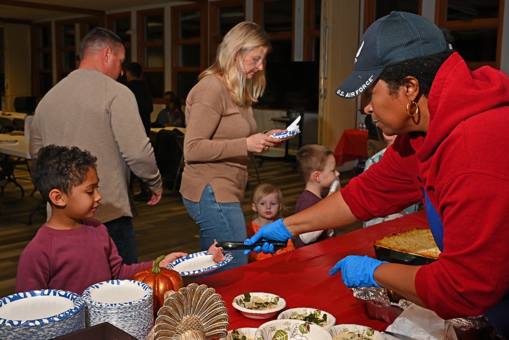 Hanscom chapel hosts Thanksgiving dinner