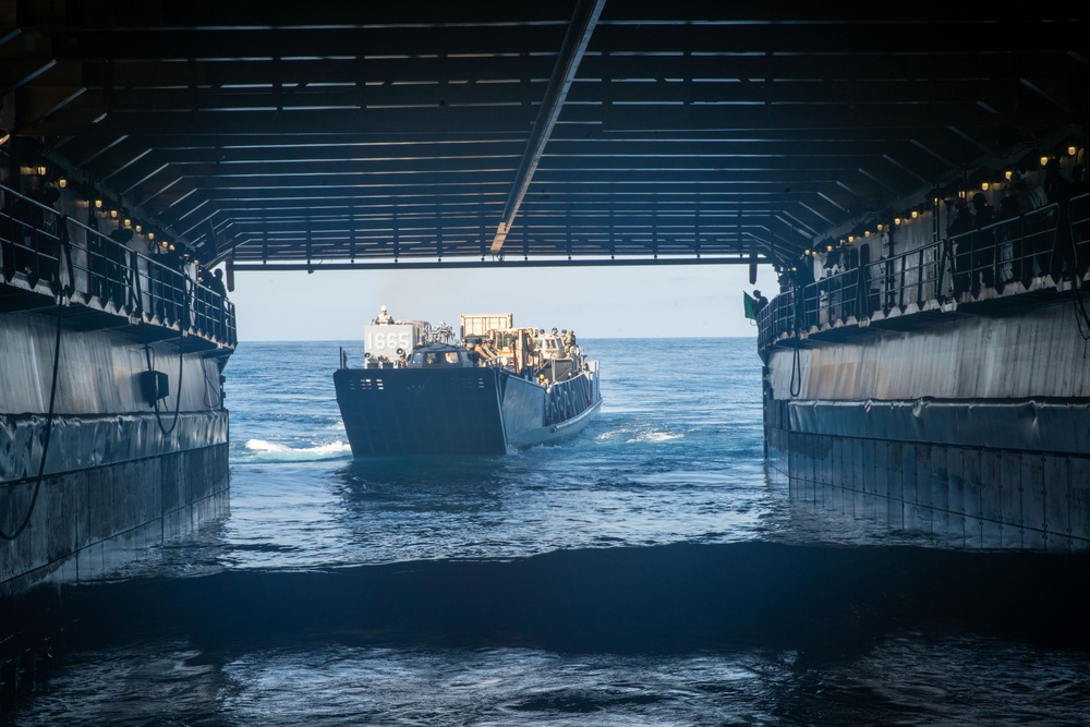 Marines, Navy Conduct Vehicle and Well Deck Ops Aboard Harpers Ferry