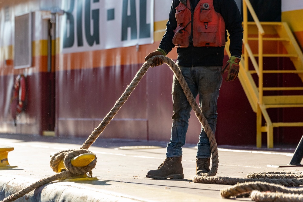 ‘Big Al’ performs heavy concrete lift for guard wall on newest navigation chamber in Pittsburgh