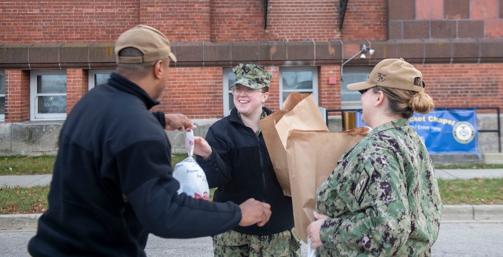 Thanksgiving Dinner Basket Giveaway