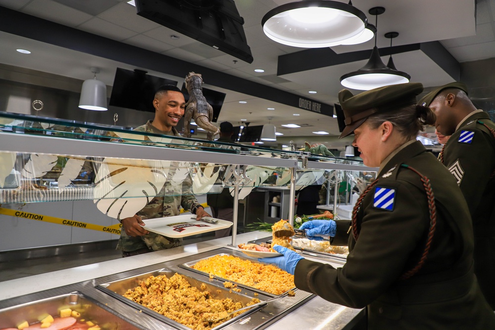 Hunter Army Airfield Serves Soldiers Thanksgiving Meal